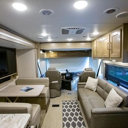 River Safaris, Stationary Class A Motorcoach, Old โฮโมซาสซา ภายนอก รูปภาพ