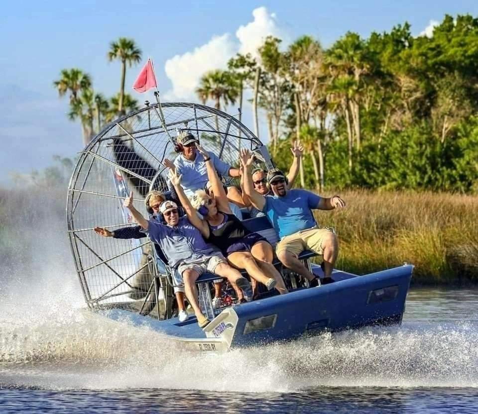 River Safaris, Stationary Class A Motorcoach, Old โฮโมซาสซา ภายนอก รูปภาพ